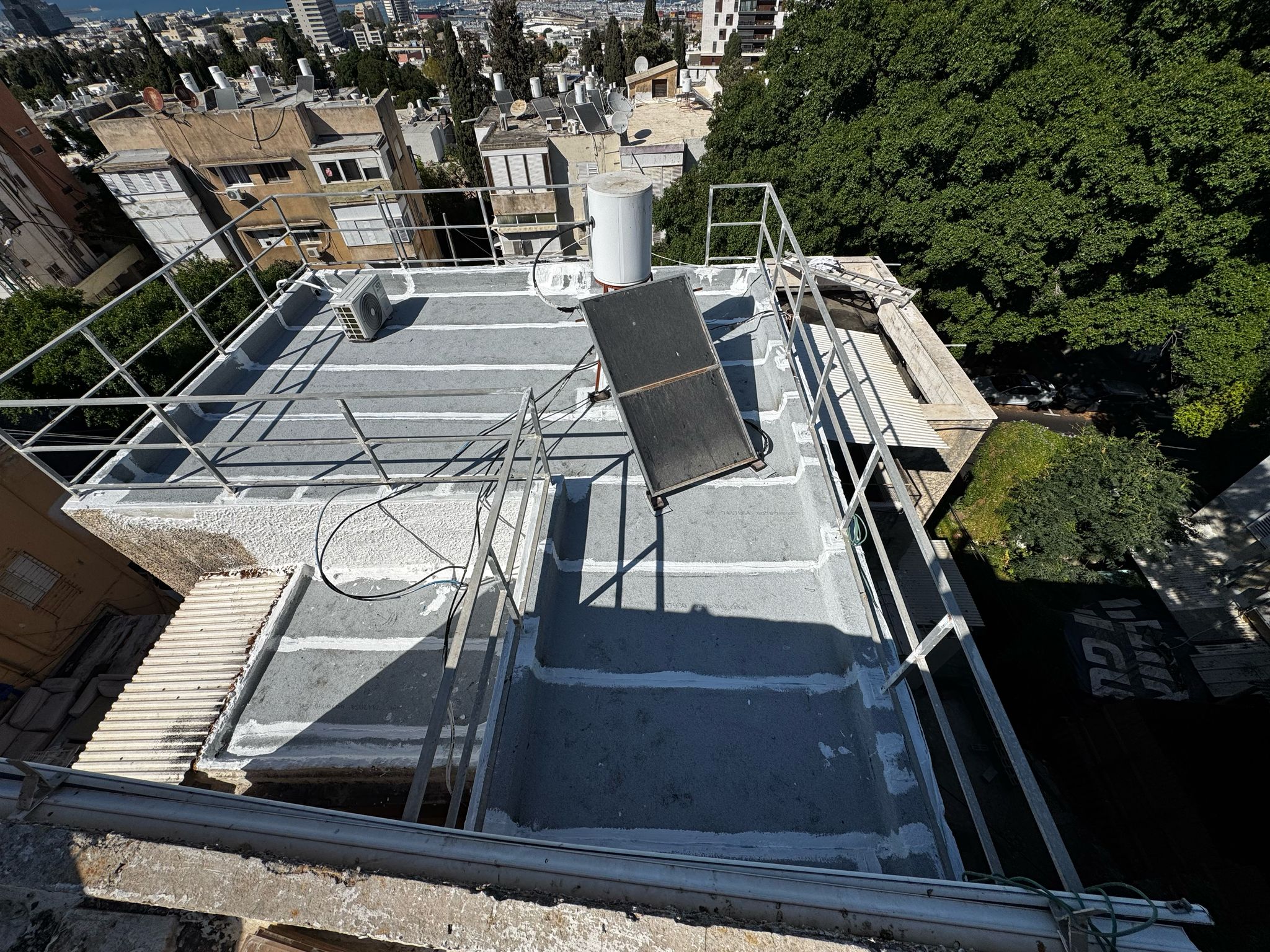 איטום גג ומרפסת בחיפה מקצועי כולל תוספת גג, לאחר יישום שכבות איטום ושיקום מלא של התשתית
