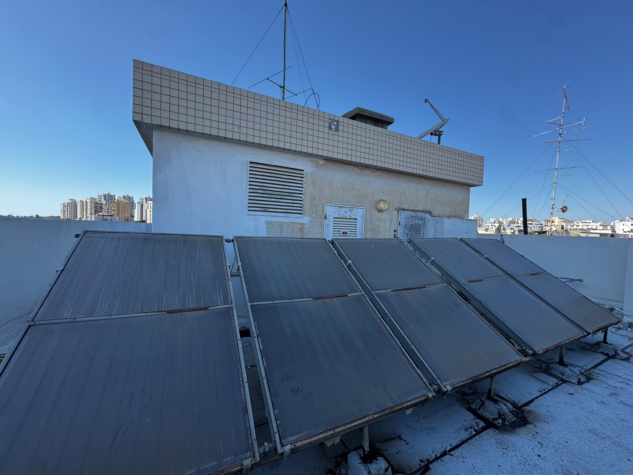 איטום גגות בהוד השרון – פרויקט מקצועי ברחוב מגדיאל 37 6 איטום גגות בהוד השרון – יריעות ביטומניות חדשות