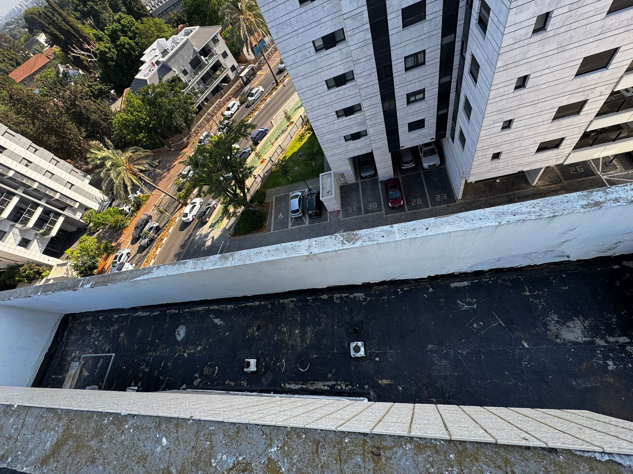 איטום גגות בהוד השרון – פרויקט מקצועי ברחוב מגדיאל 37 4 גג נוסף לאחר קילוף