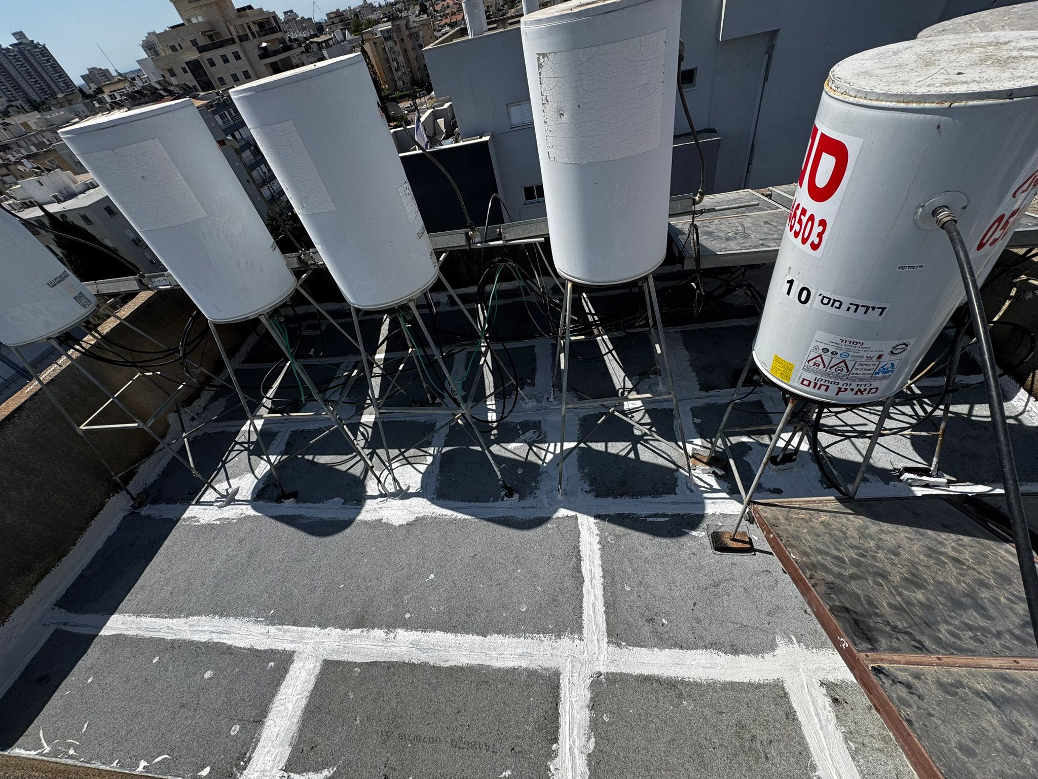 איטום גגות נתניה 9 איטום גגות נתניה – חיבורים סגורים