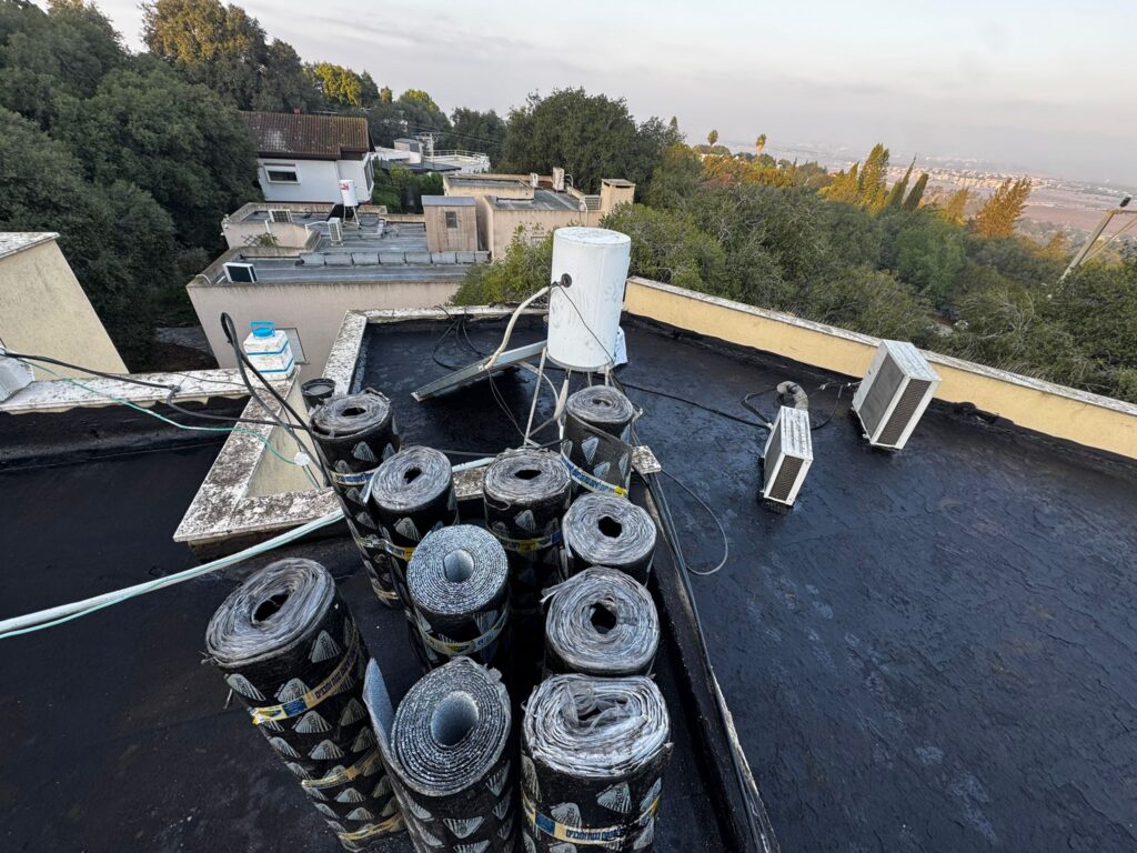 איטום גגות בתמרת – הכנת הגג וערכות יריעות ביטומניות לפני התחלת ההתקנה