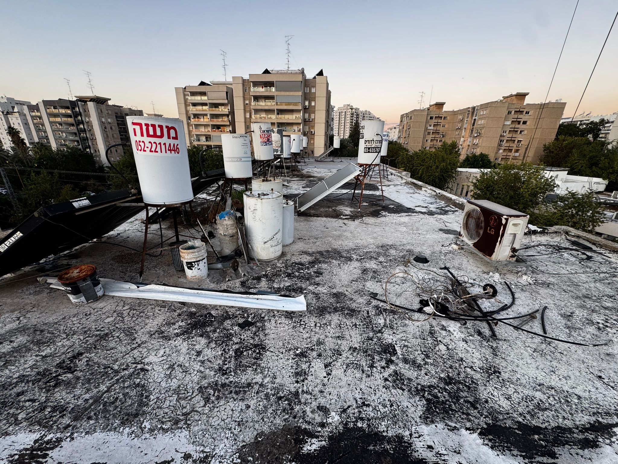 מראה כללי של הגג לפני תחילת העבודה