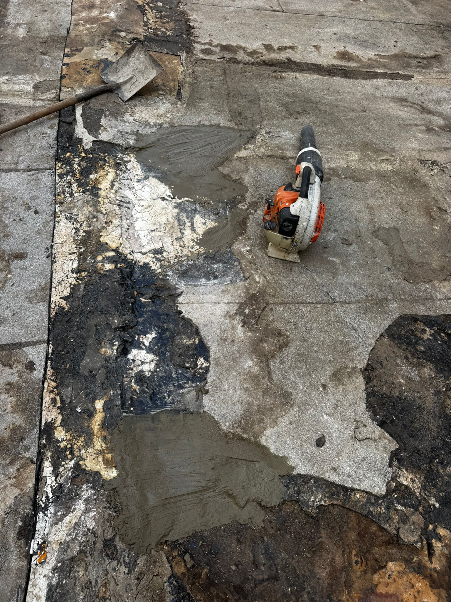 מומחה לאיטום גגות בחולון – תיקוני בטון ראשוניים בגג ברחוב סוקולוב