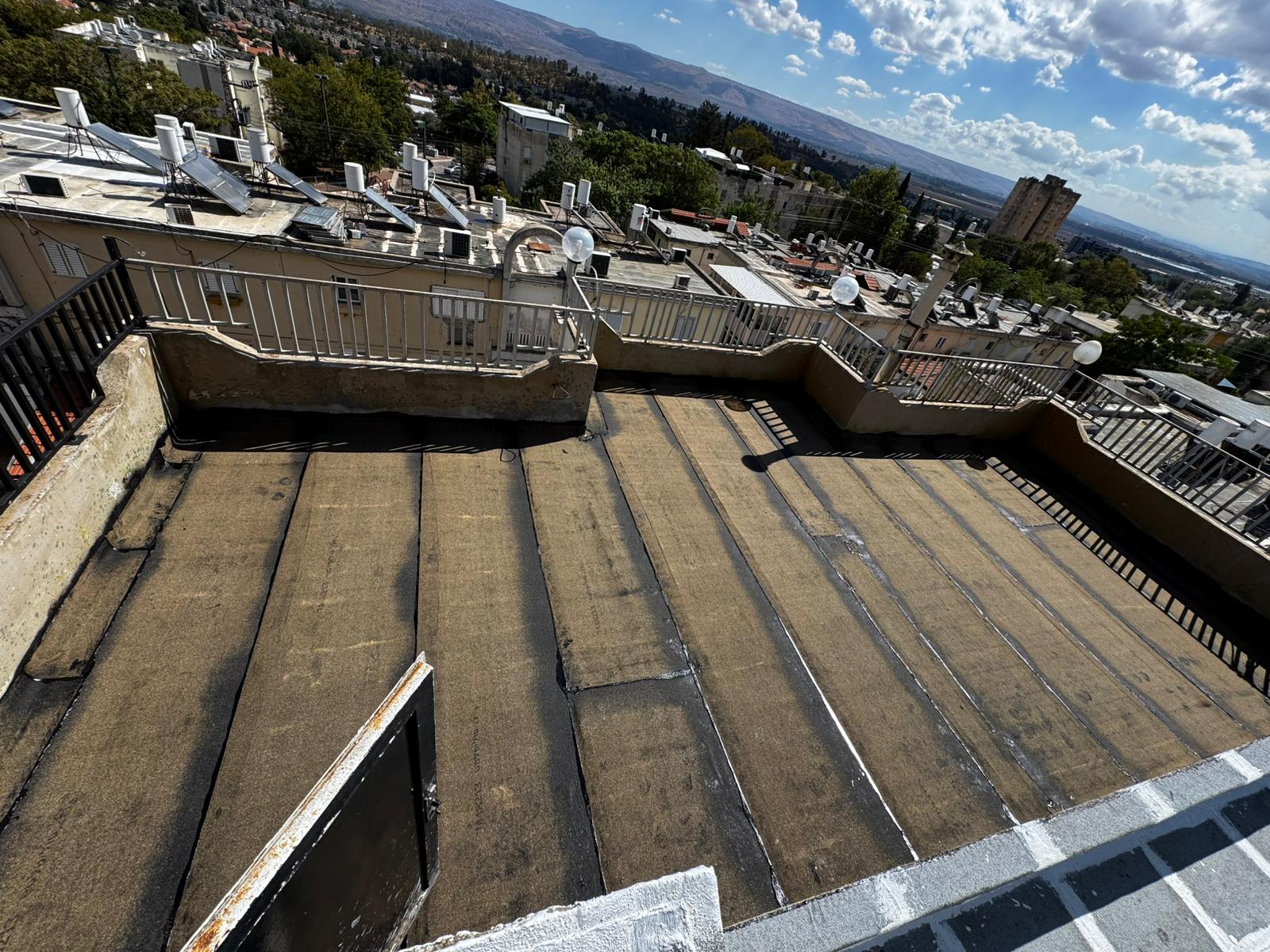 איטום מרפסת ביריעות ביטומניות בקריית שמונה – הכנה לריצוף