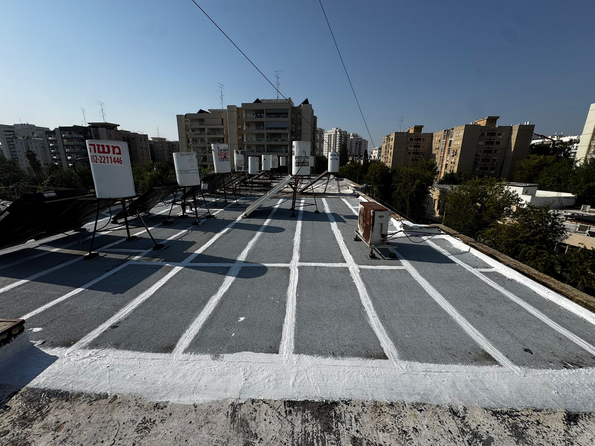 אקרילפז על תפרי היריעות והמעקות